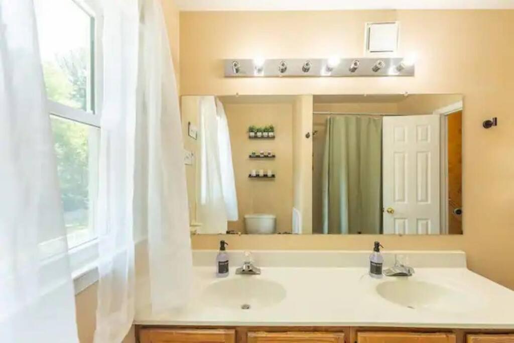 Lrge 5 Bedroom 9 Beds Near Dc-Pool, Hot Tub, Gym, Game Rm, Fire Pit โบวี ภายนอก รูปภาพ