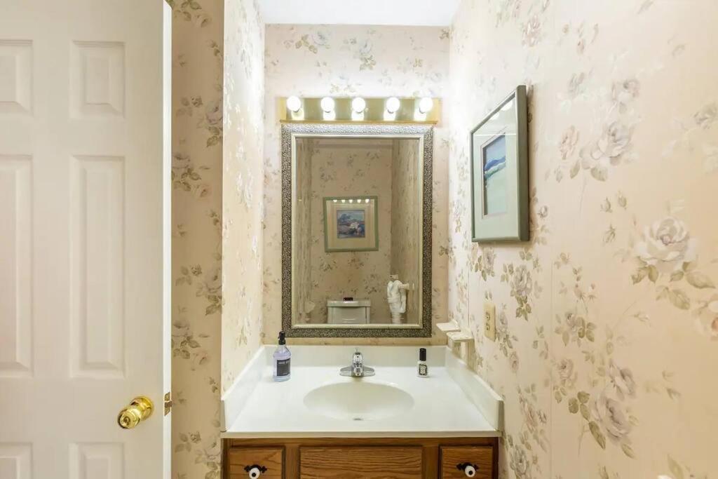 Lrge 5 Bedroom 9 Beds Near Dc-Pool, Hot Tub, Gym, Game Rm, Fire Pit โบวี ภายนอก รูปภาพ